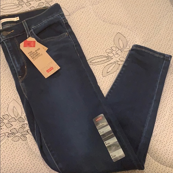 ‼️SOLD‼️ Levis High Rise Super Skinny Cropped Jean - Picture 4 of 7